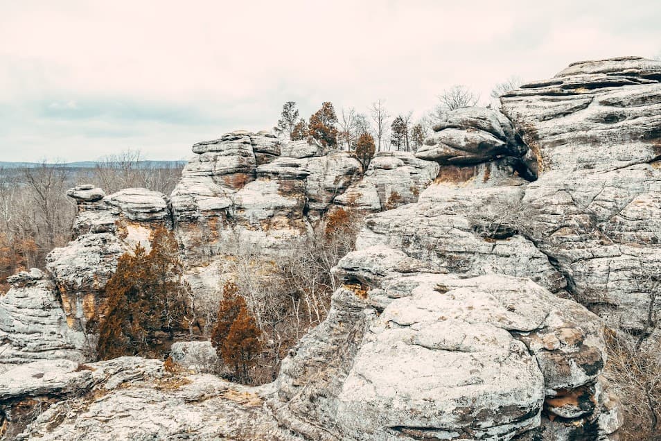 The hoodoo rocks on the Observation Trail at Garden of the gods, Illinois.