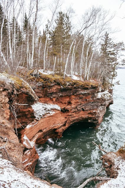 View of sea caves at the Apostle Islands along the Lakeshore Trail.